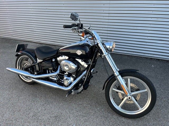 Harley-Davidson Softtail Rocker C FXCWC (Vivid Black) - Bild 4