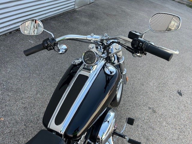 Harley-Davidson Softtail Rocker C FXCWC (Vivid Black) - Bild 5