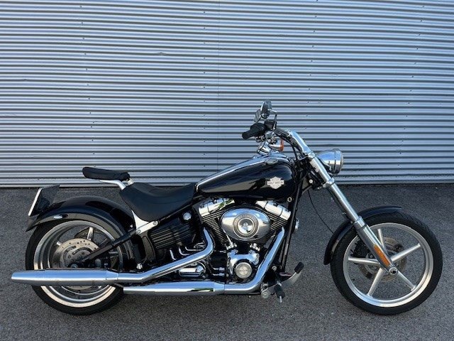 Harley-Davidson Softtail Rocker C FXCWC (Vivid Black) - Bild 8