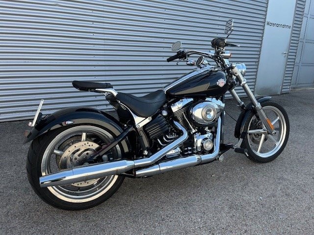 Harley-Davidson Softtail Rocker C FXCWC (Vivid Black) - Bild 9
