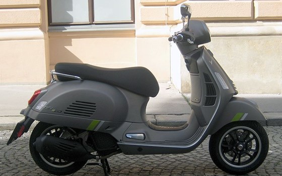 Gebrauchtmotorrad Vespa GTS 125ie Super Tech - Bild 1 Gebrauchtmotorrad Vespa GTS 125ie Super Tech - Bild 1