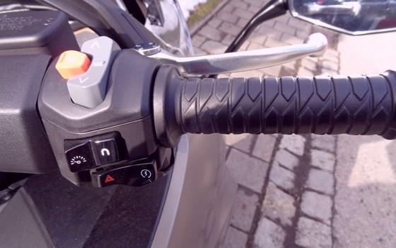 Gebrauchtmotorrad Kymco AK 550i ABS PREMIUM - Bild 10