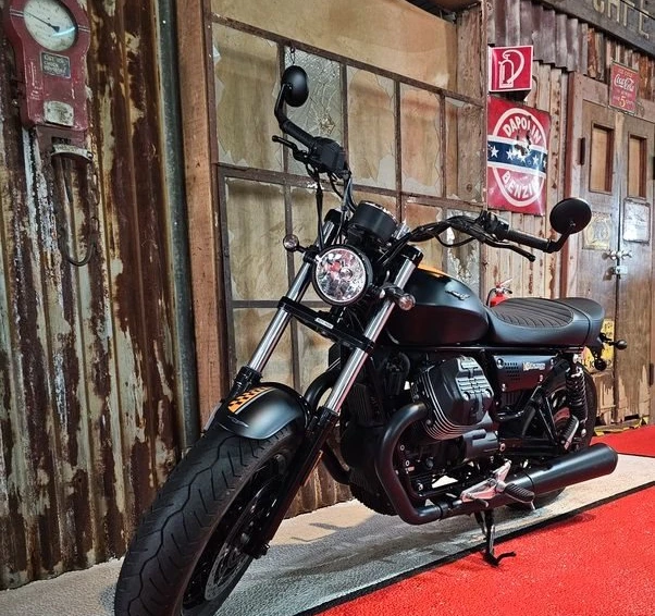 Offer Moto Guzzi V9 Bobber Bild 9: Offer Moto Guzzi V9 Bobber