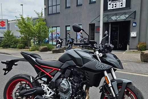 Suzuki GSX-8S