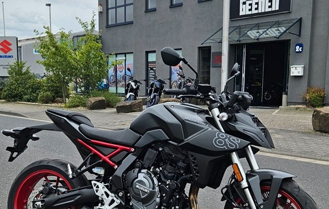Suzuki GSX-8S