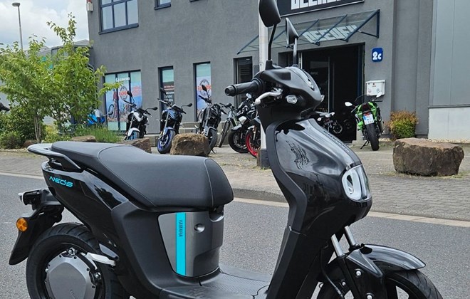 Yamaha NEO's Dual Battery