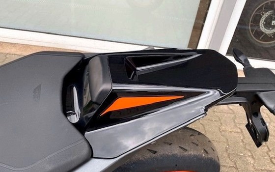 Gebrauchtmotorrad KTM 890 Duke R - Bild 3