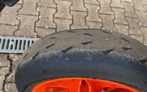 Gebrauchtmotorrad KTM 890 Duke R - Bild 8