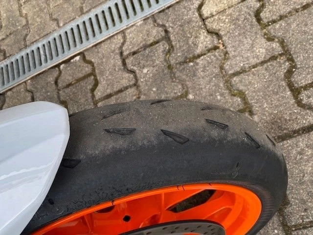 Angebot KTM 890 Duke R Bild 9: Angebot KTM 890 Duke R