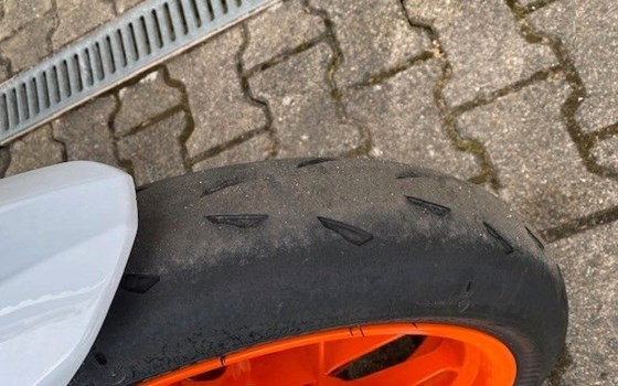 Gebrauchtmotorrad KTM 890 Duke R - Bild 9