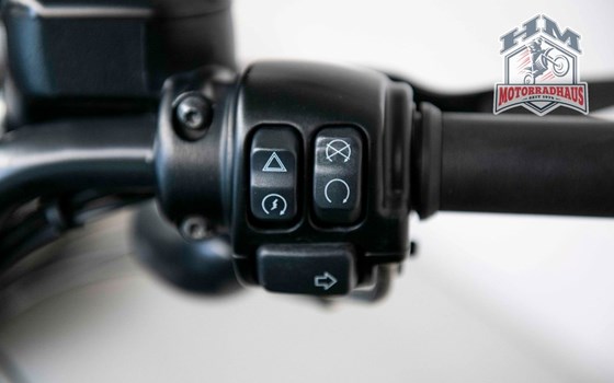 Gebrauchtmotorrad Harley-Davidson Sportster XL 883 N Iron - Bild 7