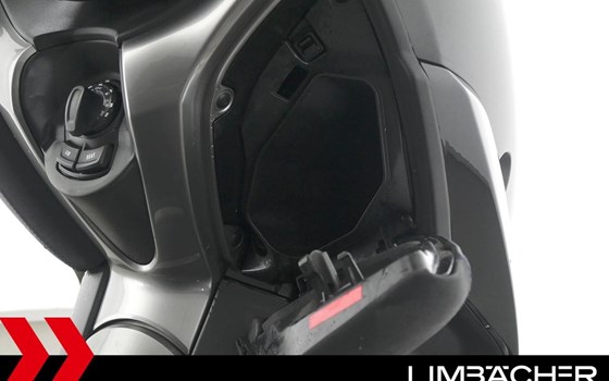 Gebrauchtmotorrad Yamaha XMAX 300 Tech MAX - Bild 16