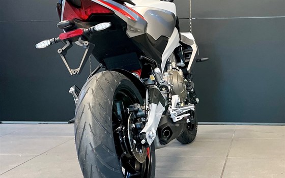 Neufahrzeug Aprilia Tuono 457 - Bild 11