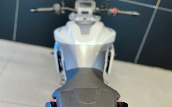 Neufahrzeug Aprilia Tuono 457 - Bild 14