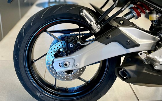 Neufahrzeug Aprilia Tuono 457 - Bild 10