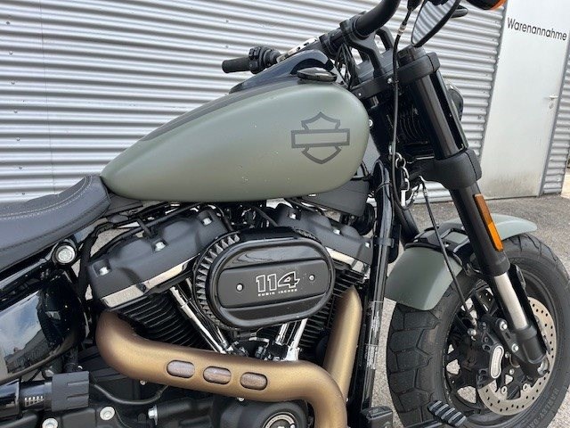 Harley-Davidson Softail Fat Bob 114 FXFBS (Deadwood Green Denim) - Bild 3