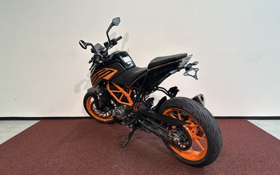 Gebrauchtmotorrad KTM 125 Duke - Bild 6