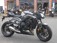 Gebrauchtmotorrad Triumph Street Triple 765 R