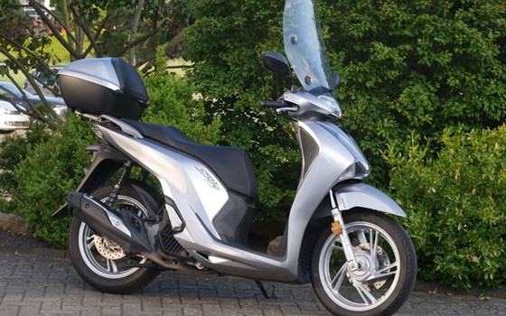 Gebrauchtmotorrad Honda SH150i - Bild 1