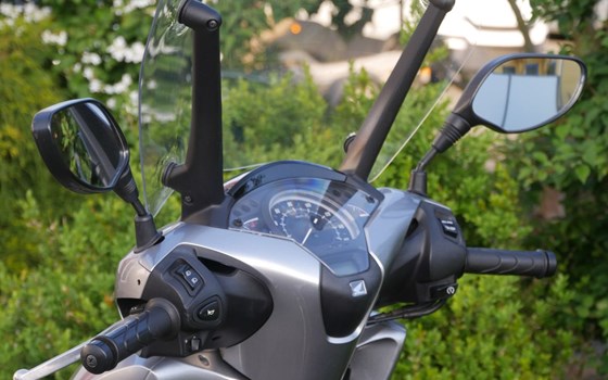 Gebrauchtmotorrad Honda SH150i - Bild 6