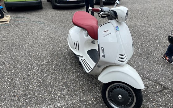 Gebrauchtmotorrad Vespa 946 125 i.e. 3V ABS - Bild 1 Gebrauchtmotorrad Vespa 946 125 i.e. 3V ABS - Bild 1