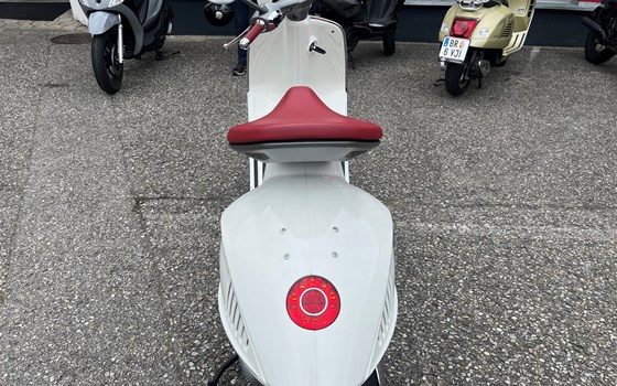 Gebrauchtmotorrad Vespa 946 125 i.e. 3V ABS - Bild 6 Gebrauchtmotorrad Vespa 946 125 i.e. 3V ABS - Bild 6