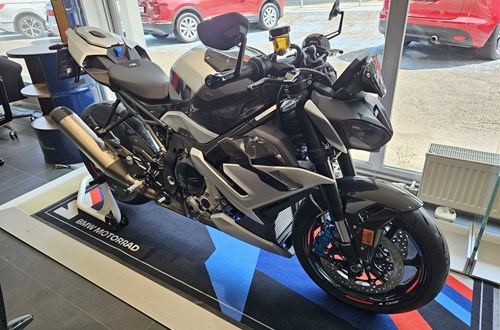BMW M 1000 R
