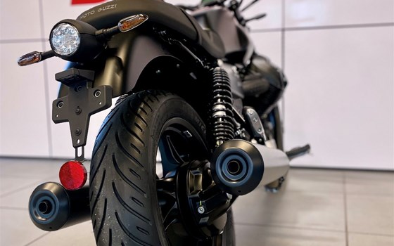 Neufahrzeug Moto Guzzi V7 Stone - Bild 12