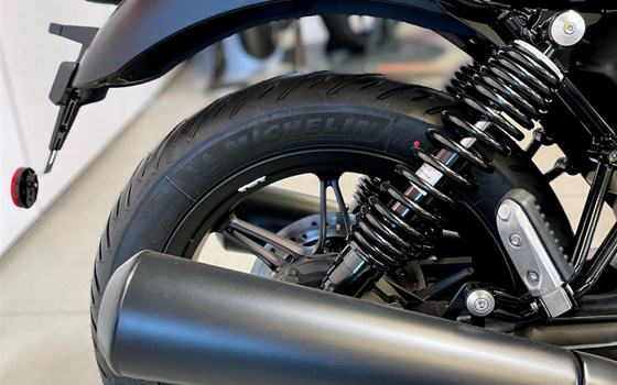 Neufahrzeug Moto Guzzi V7 Stone - Bild 11