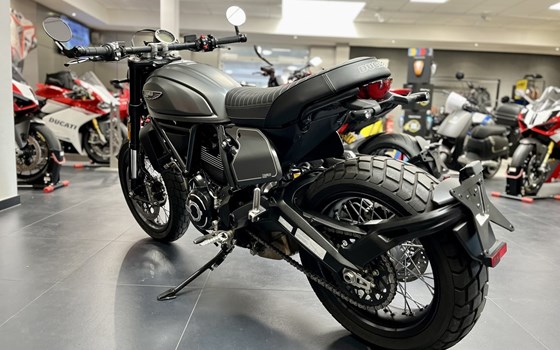 Gebrauchtmotorrad Ducati Scrambler Nightshift - Bild 6