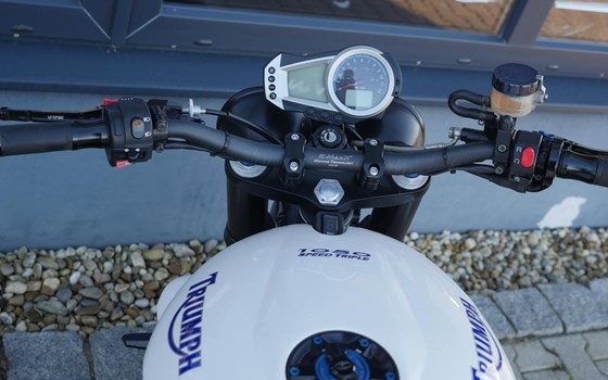 Gebrauchtmotorrad Triumph Speed Triple 1050 - Bild 10