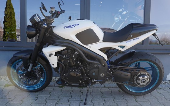 Gebrauchtmotorrad Triumph Speed Triple 1050 - Bild 2