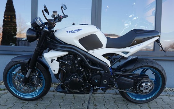 Gebrauchtmotorrad Triumph Speed Triple 1050 - Bild 2