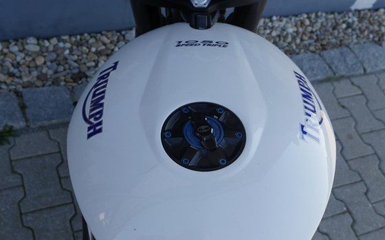 Gebrauchtmotorrad Triumph Speed Triple 1050 - Bild 9