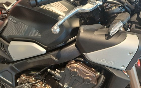 Gebrauchtmotorrad Honda CB650R E-Clutch - Bild 6