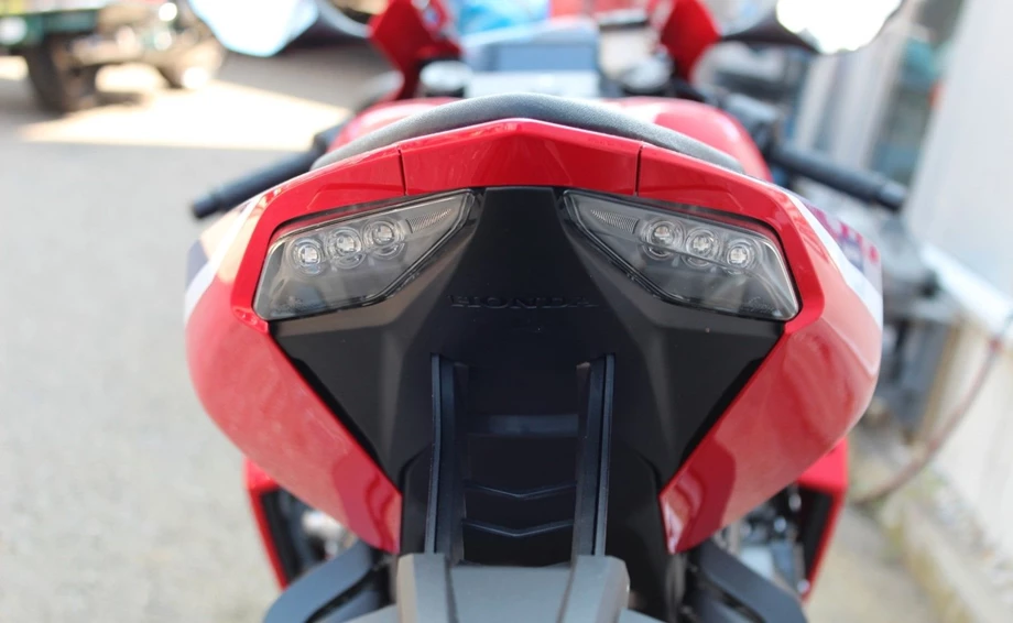 Offer Honda CBR1000RR-R Fireblade Bild 18: Offer Honda CBR1000RR-R Fireblade