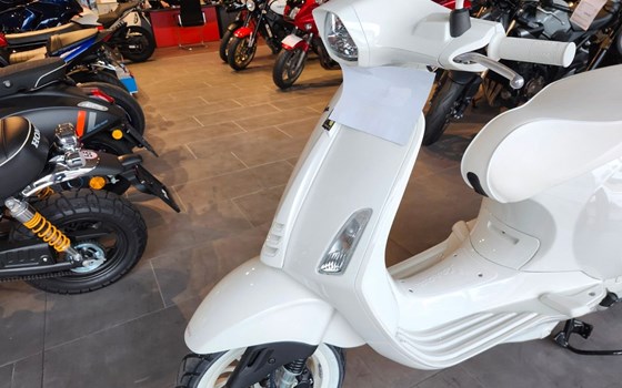Gebrauchtmotorrad Vespa Sprint Justin Bieber X Vespa 125 - Bild 1