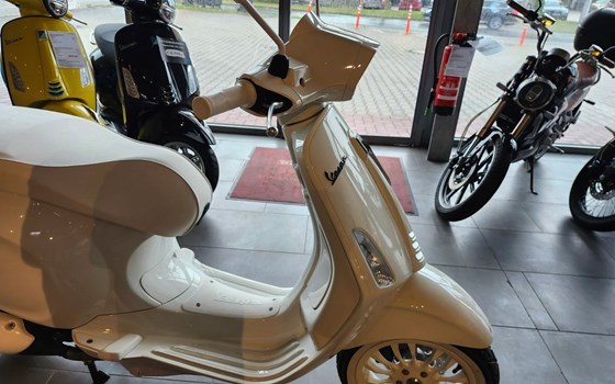 Gebrauchtmotorrad Vespa Sprint Justin Bieber X Vespa 125 - Bild 3