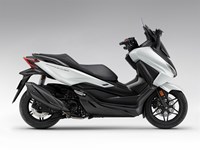 Neumotorrad Honda Forza 350 inklusive Smart Top Box