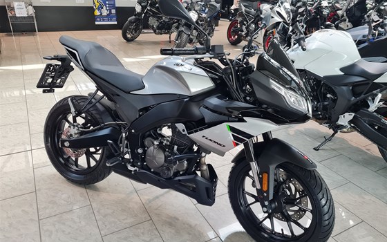 Gebrauchtmotorrad Aprilia Tuono 125 - Bild 1 Gebrauchtmotorrad Aprilia Tuono 125 - Bild 1