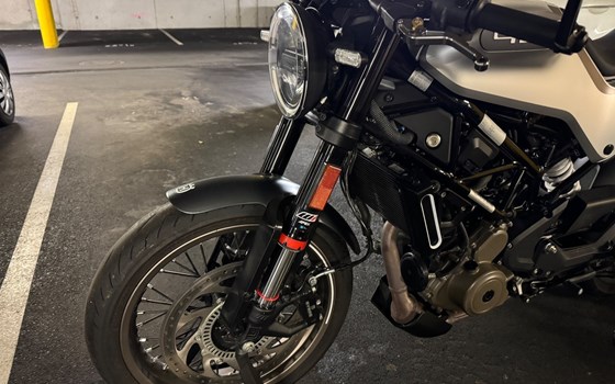 Gebrauchtmotorrad Husqvarna Vitpilen 401 - Bild 6 Gebrauchtmotorrad Husqvarna Vitpilen 401 - Bild 6