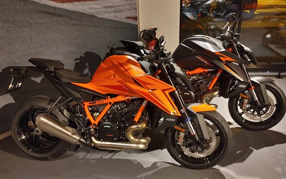 Neufahrzeug KTM 1390 Super Duke R - Bild 4 Neufahrzeug KTM 1390 Super Duke R - Bild 4