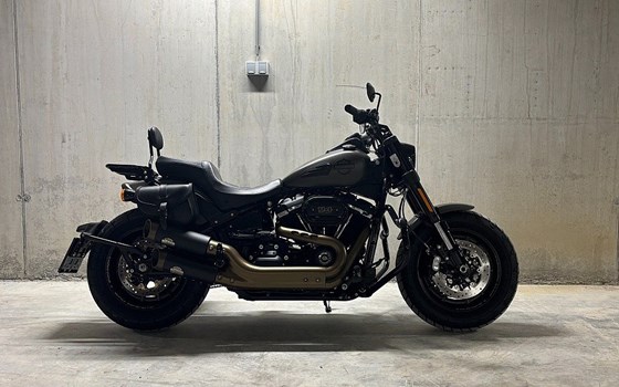 Gebrauchtmotorrad Harley-Davidson Softail Fat Bob 114 FXFBS - Bild 1 Gebrauchtmotorrad Harley-Davidson Softail Fat Bob 114 FXFBS - Bild 1