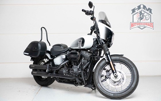 Gebrauchtmotorrad Harley-Davidson Softail Street Bob 114 FXBBS - Bild 2