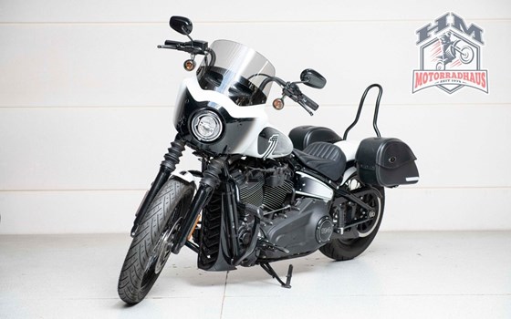 Gebrauchtmotorrad Harley-Davidson Softail Street Bob 114 FXBBS - Bild 3