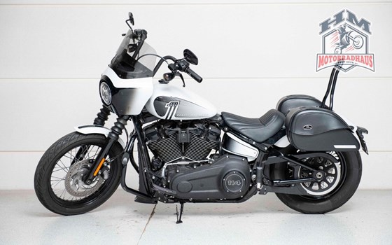 Gebrauchtmotorrad Harley-Davidson Softail Street Bob 114 FXBBS - Bild 4
