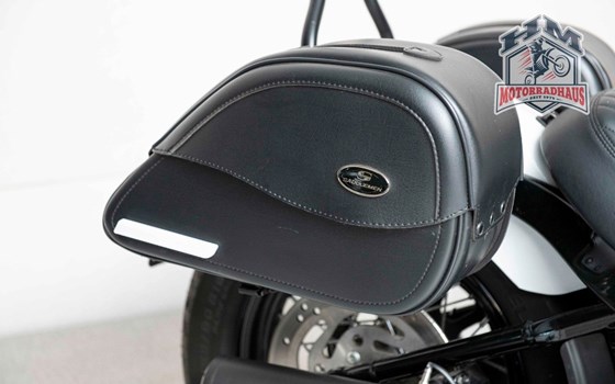 Gebrauchtmotorrad Harley-Davidson Softail Street Bob 114 FXBBS - Bild 6