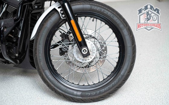 Gebrauchtmotorrad Harley-Davidson Softail Street Bob 114 FXBBS - Bild 8