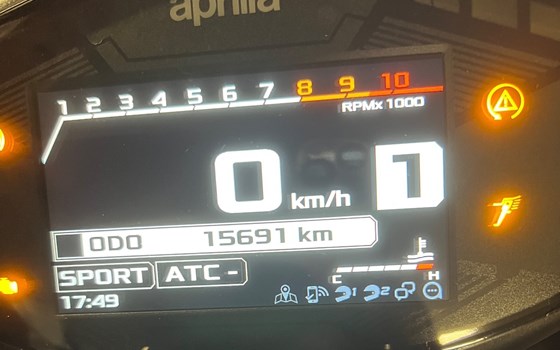 Motorrad Occasion Aprilia Dorsoduro 900 - Bild 5