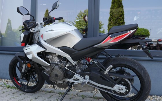 Neufahrzeug Aprilia Tuono 457 - Bild 12